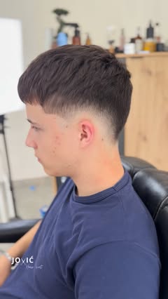 Burst fade, precizna linija oko uha