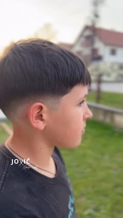 Low fade i moderan muški rez